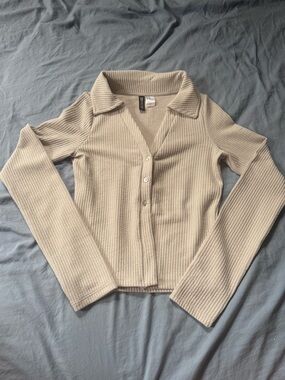 H&M Ribbed Button-Up Collared Cardigan in Beige